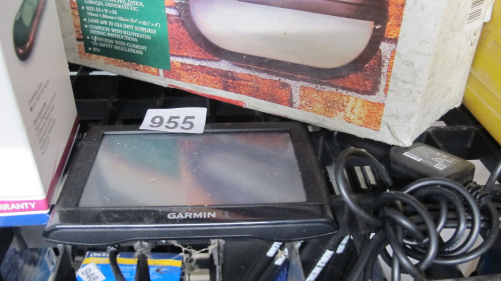 Lot 955: Garmin sat nav