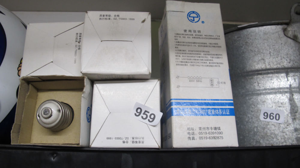Lot 959: Quantity of bulbs