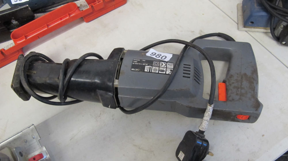 Lot 980: Electric saw