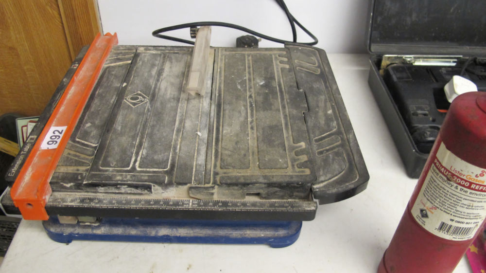 Lot 992: Tile cutter