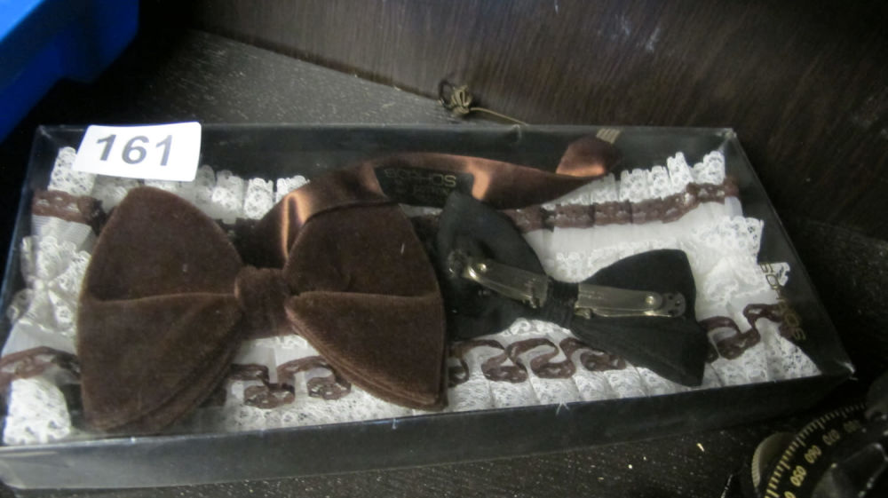 Lot 161: Bow ties