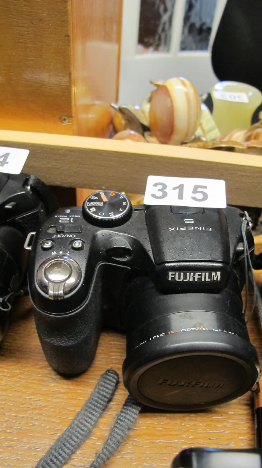 Lot 315: Fujifilm digital camera