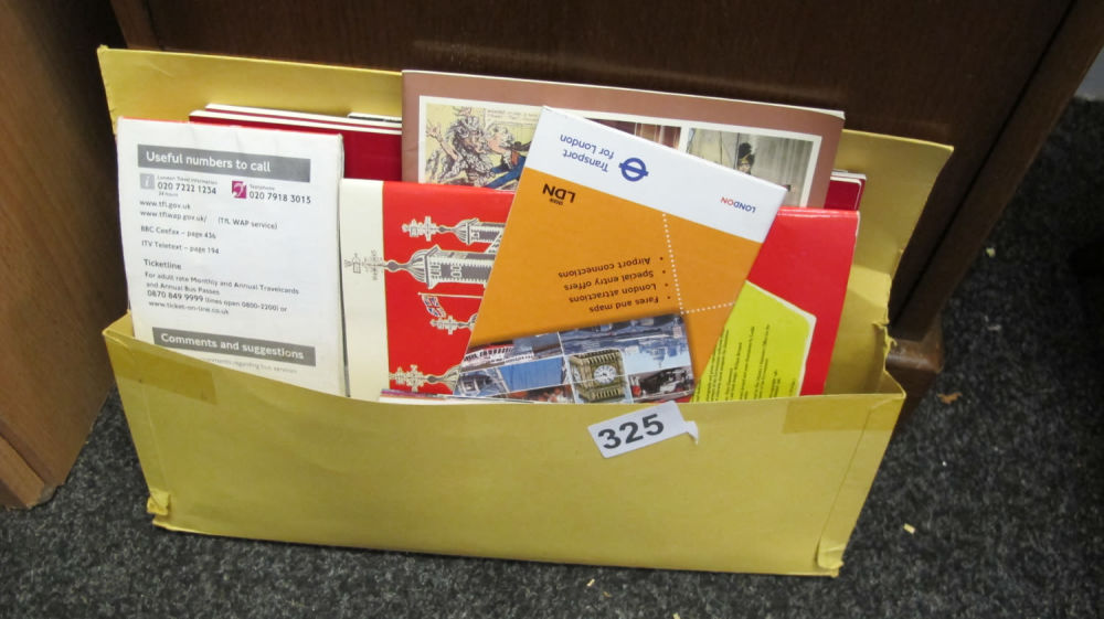 Lot 325: London tourist items