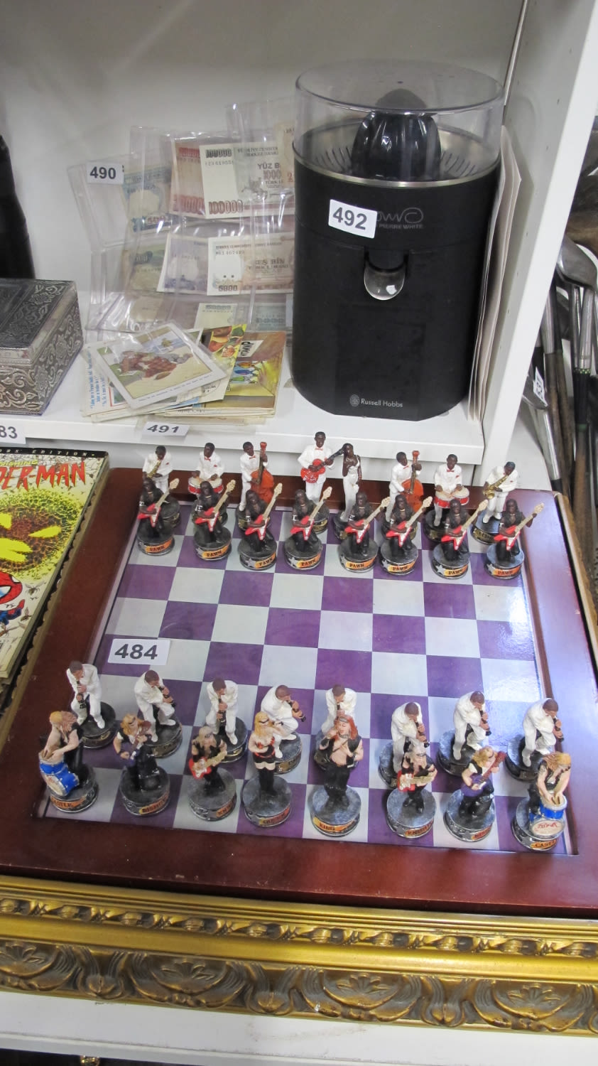 Lot 484: Chess set