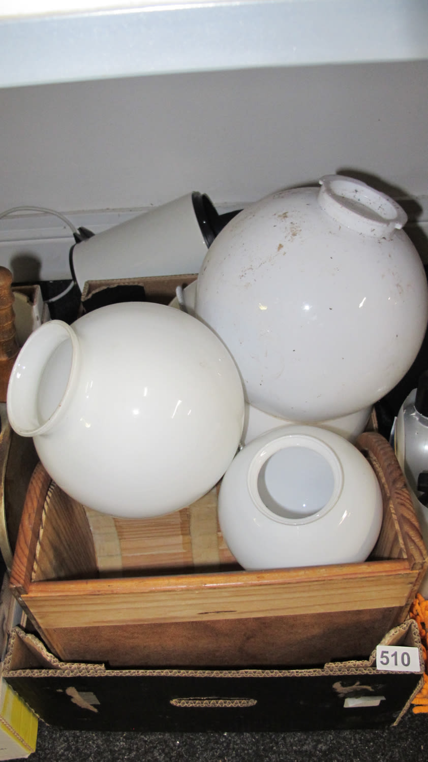 Lot 510: Box of misc