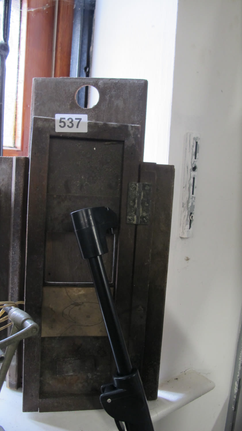 Lot 537: Photographic plate holder