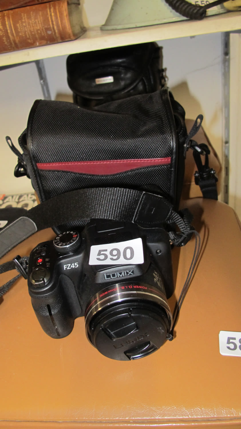 Lot 590: Lumix camera