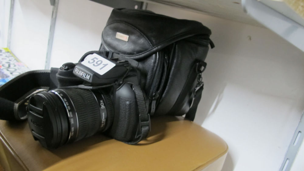 Lot 591: Fujifilm camera