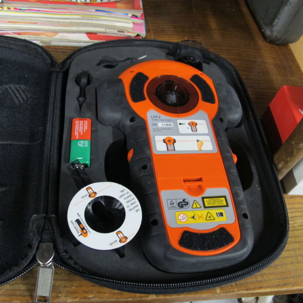 Lot 703: Electric fence charger