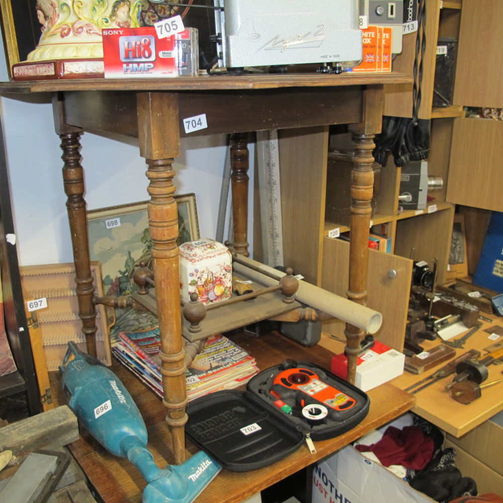 Lot 704: Antique table