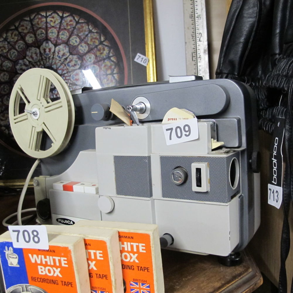 Lot 709: Cine projector