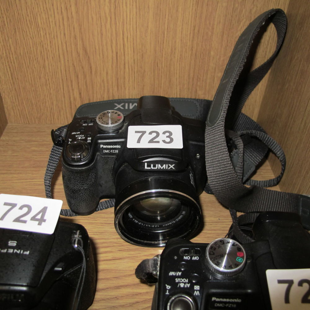 Lot 723: Lumix camera