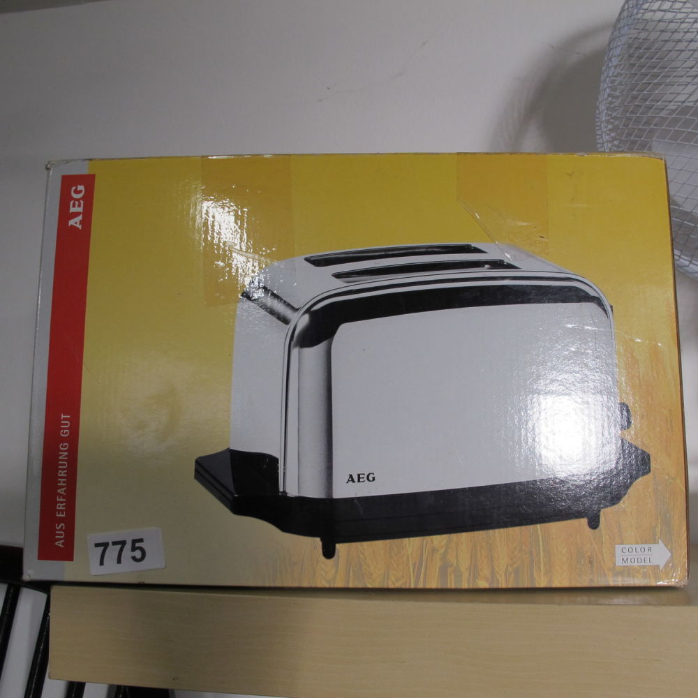 Lot 775: toaster