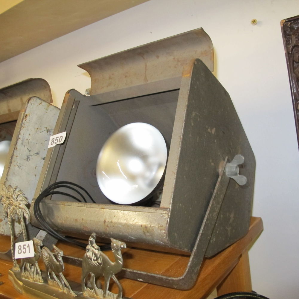 Lot 850: Industrial light