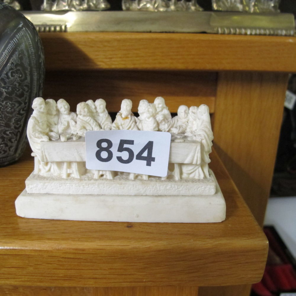 Lot 854: Religious figurine 