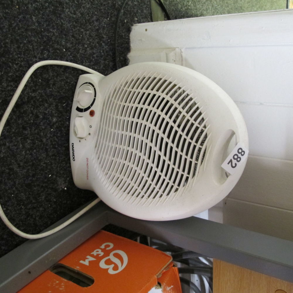 Lot 882: Fan heater