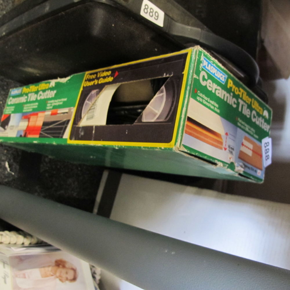 Lot 888: Ceramic tile cutter