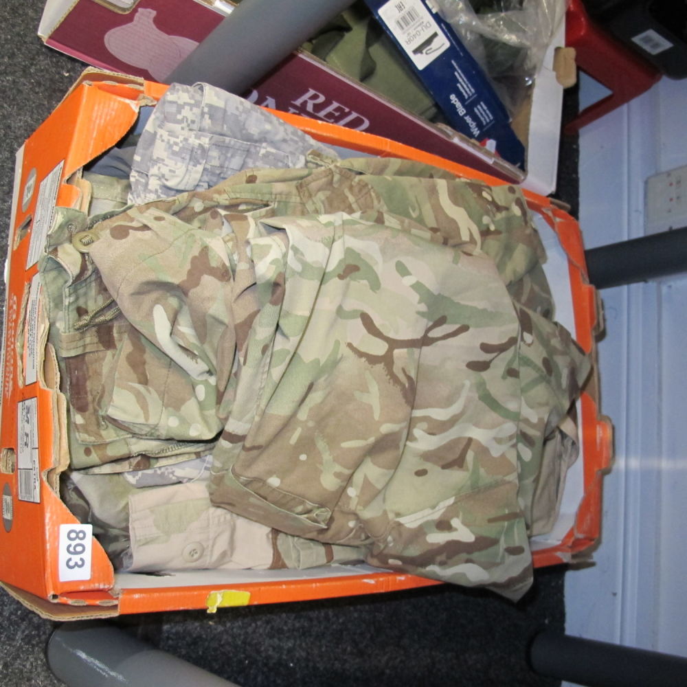 Lot 893: Camo gear