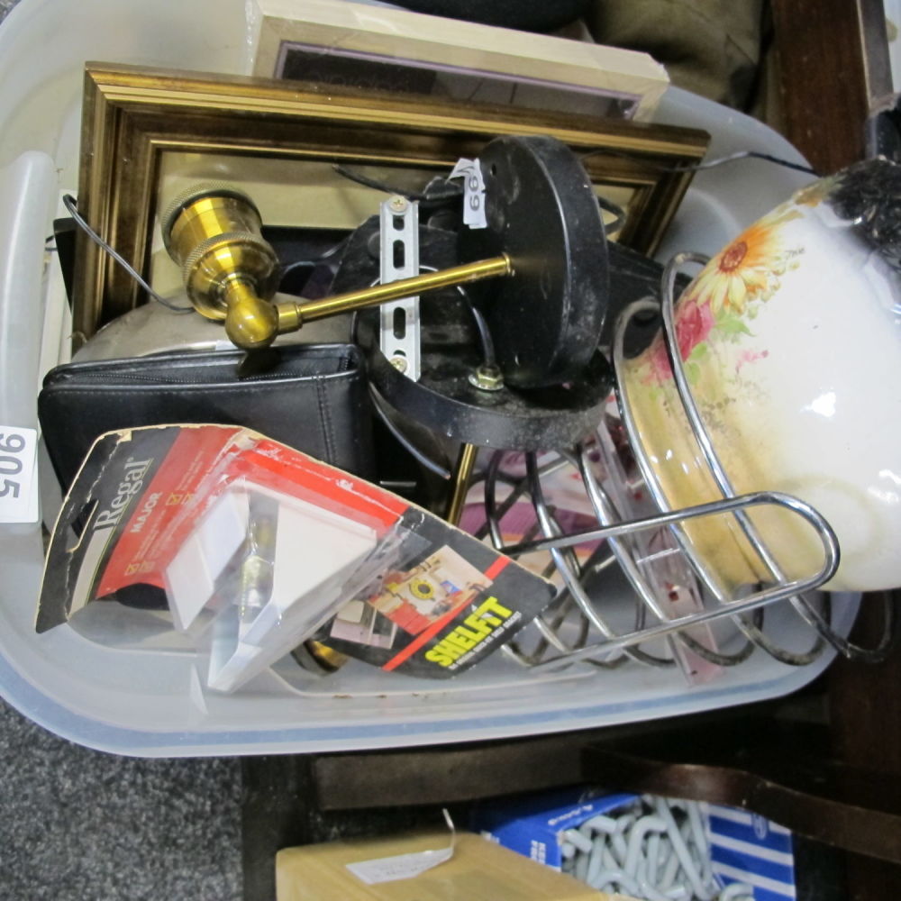 Lot 905: Box of misc