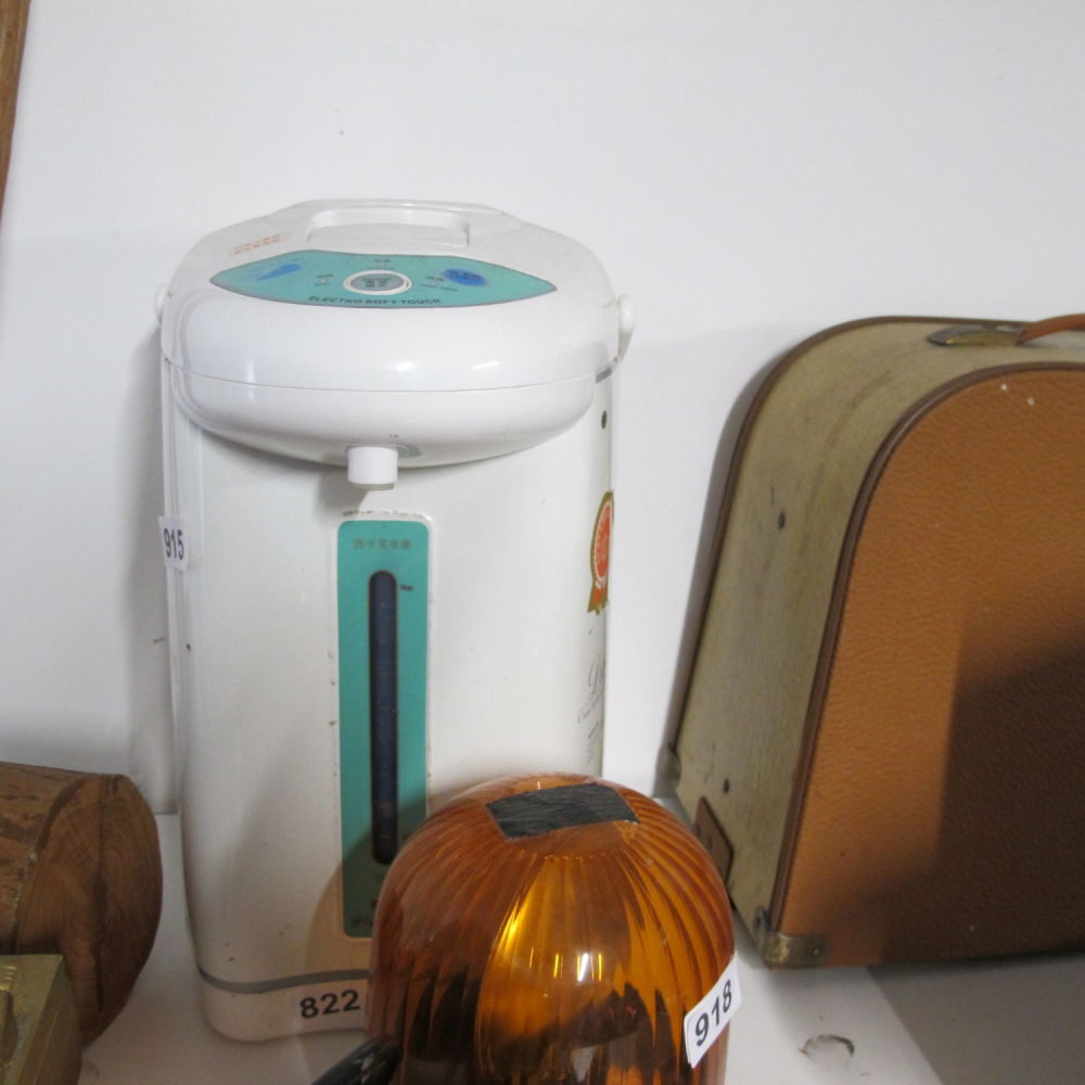 Lot 915: Hot water dispenser