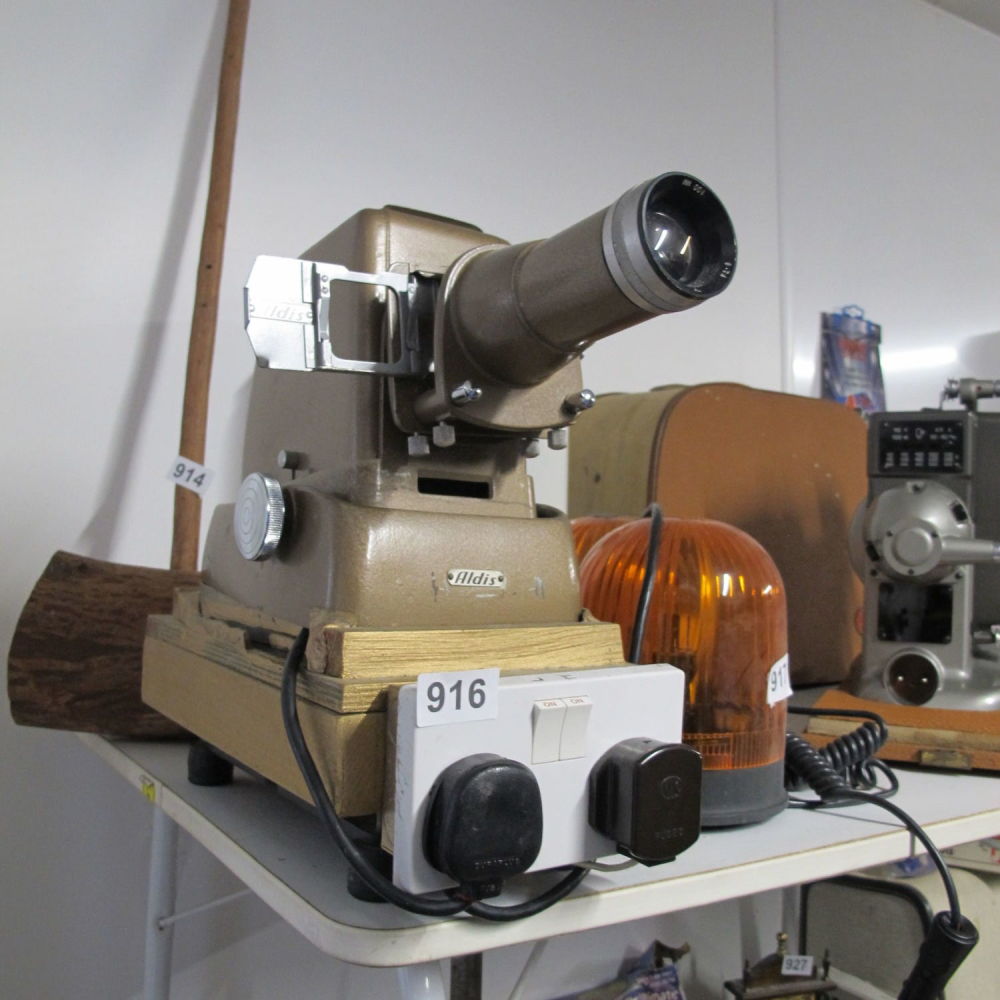 Lot 916: Slide projector