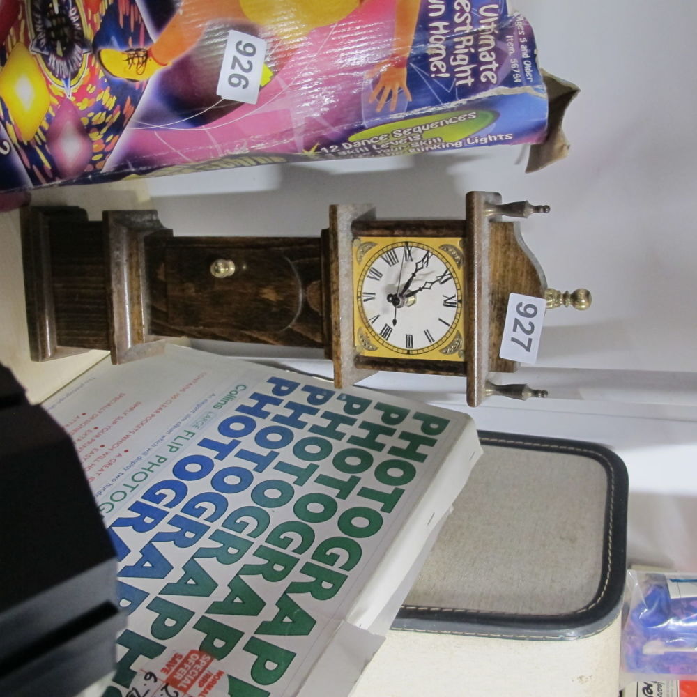 Lot 927: Novelty clock