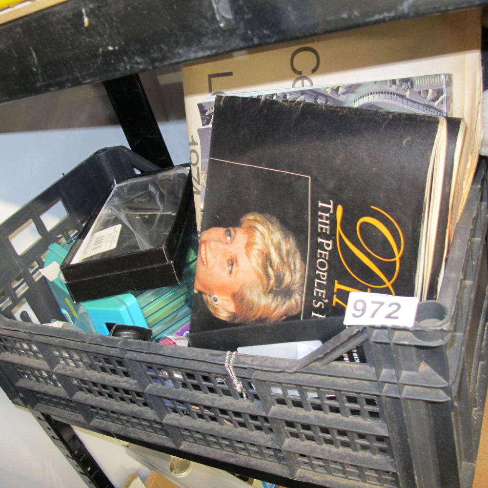 Lot 972: Box of misc