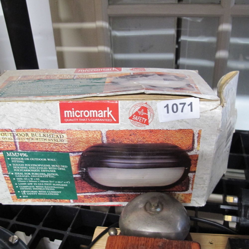 Lot 1071: Outdoor bulkhead light