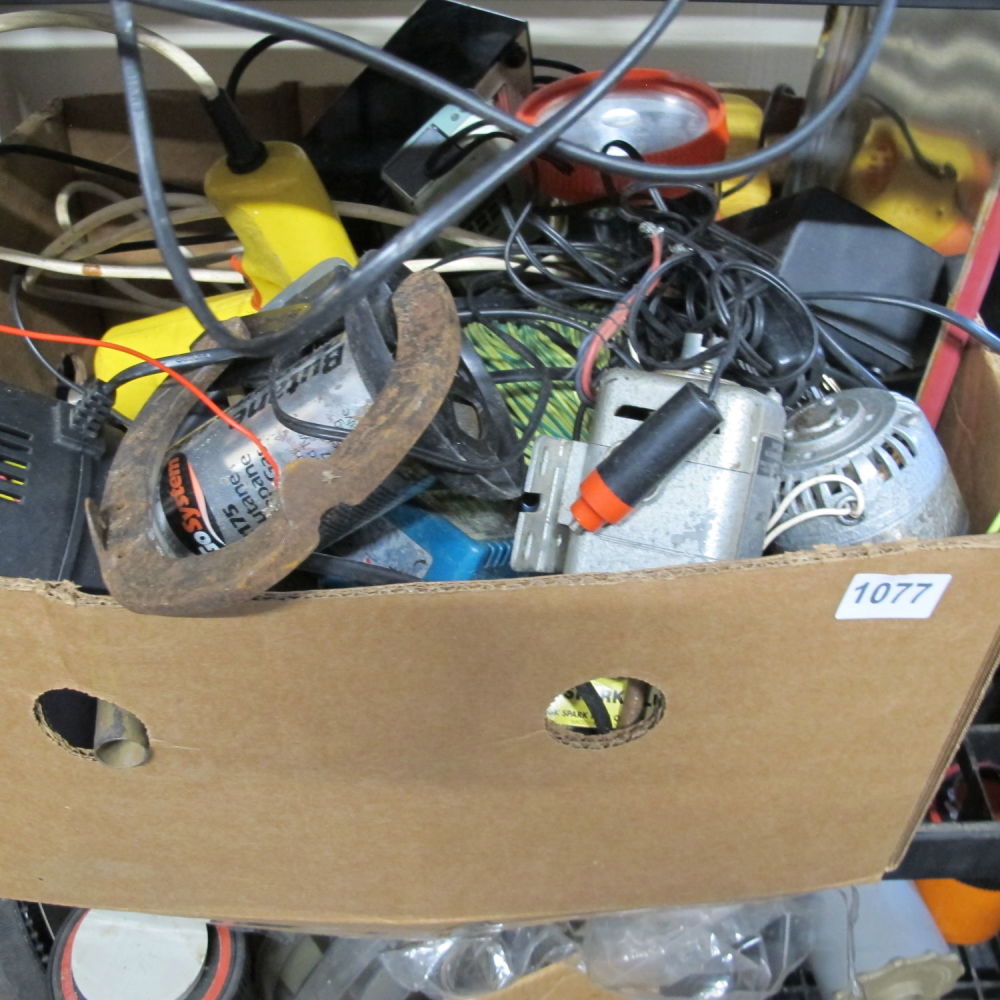 Lot 1077: Box of misc.