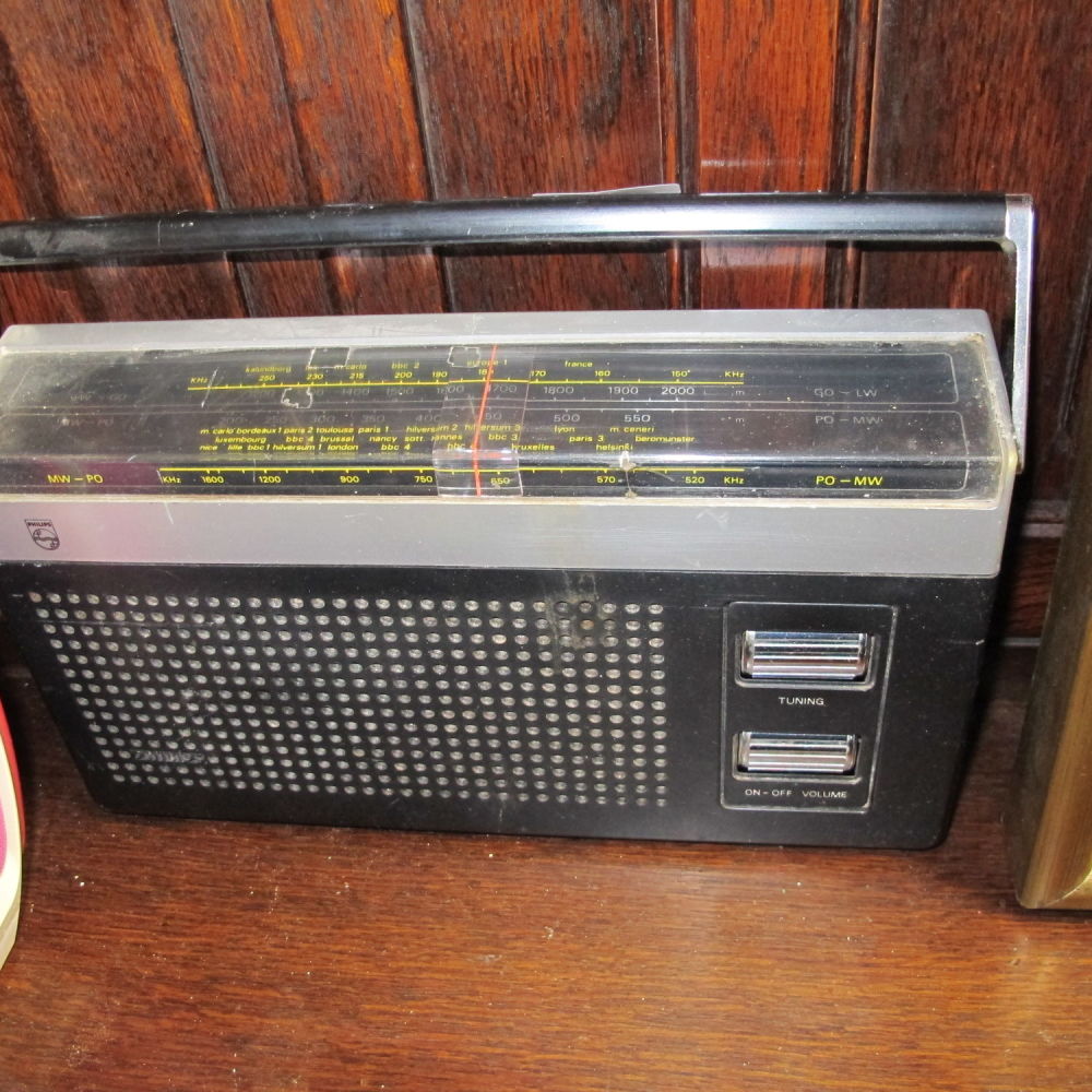 Lot 1089: Philips radio