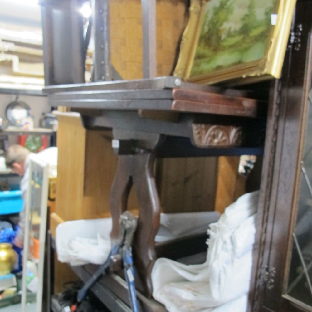 Lot 1093: Table