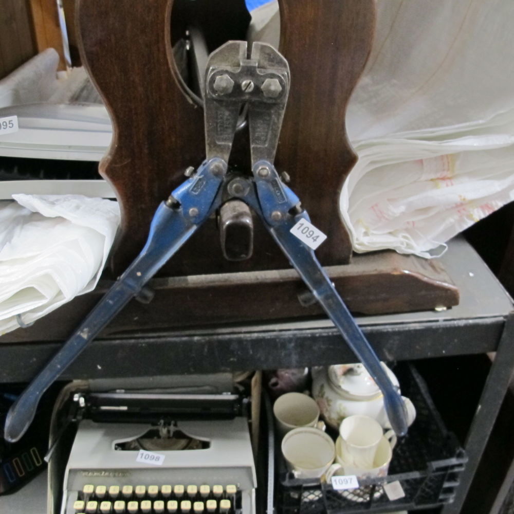 Lot 1094: Bolt cutters