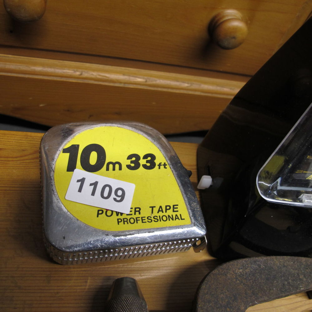 Lot 1109: 33ft tape measure