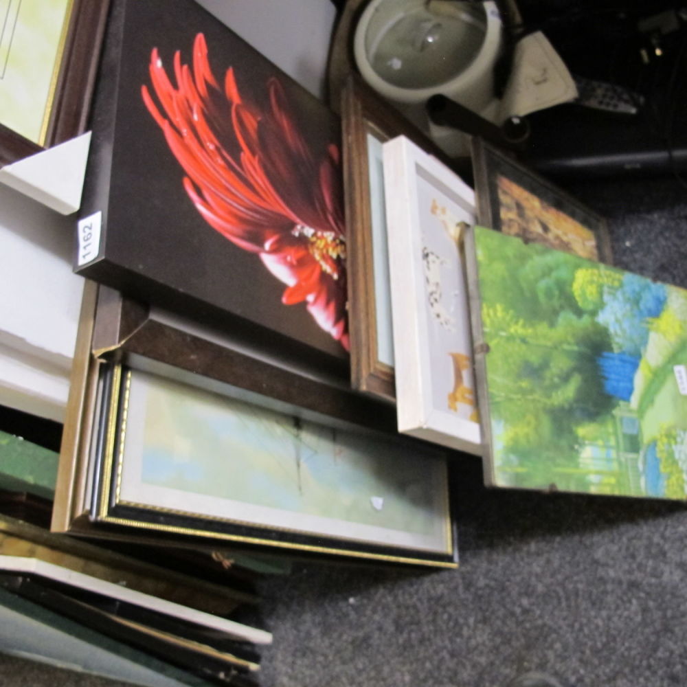 Lot 1162: Quantity of pictures