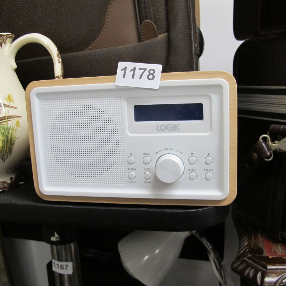 Lot 1178: Logik radio