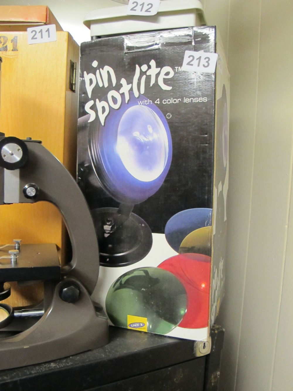 Lot 213: Pin Spotlite