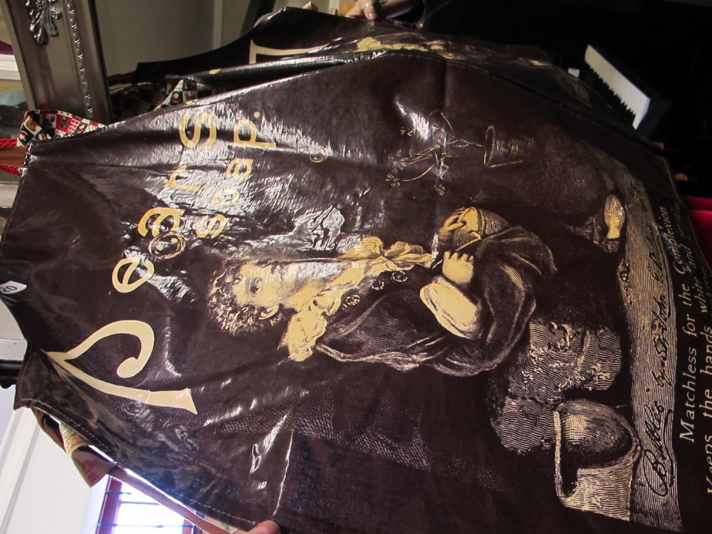 Lot 220: Pears soap apron