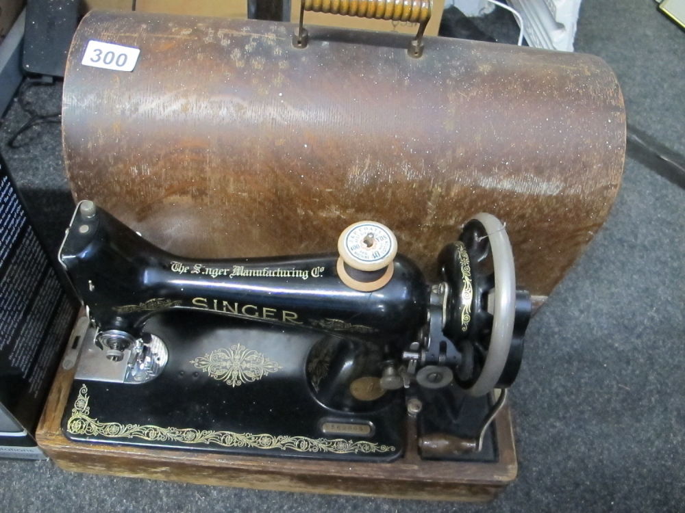 Lot 300: Vintage Singer sewing machine