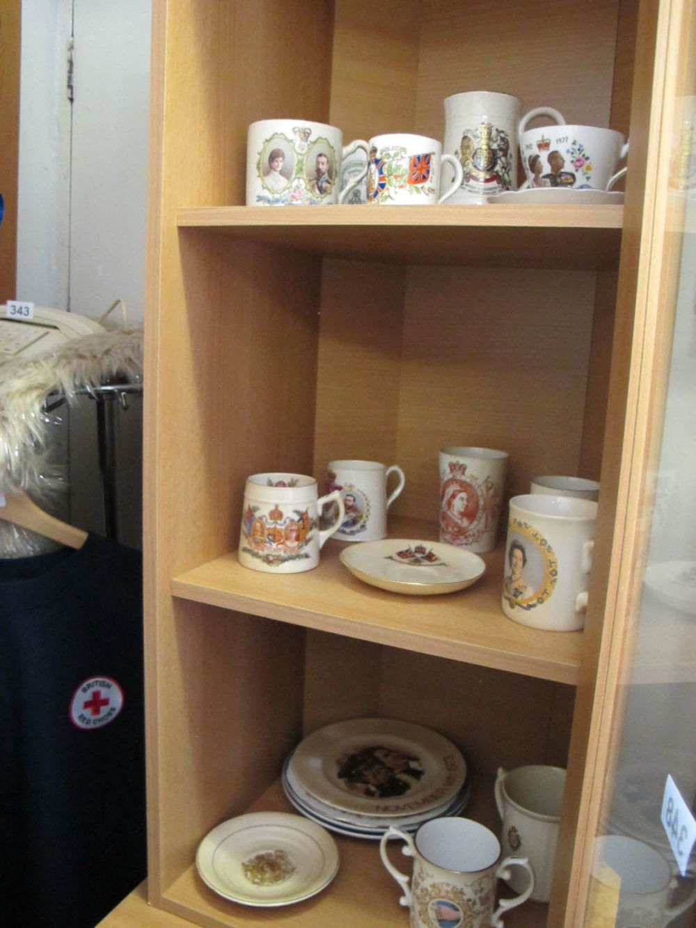Lot 348: Royal commemorative items