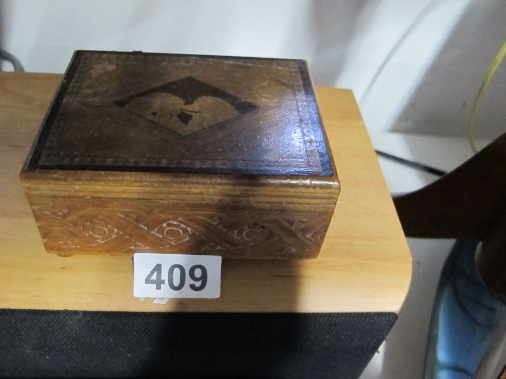 Lot 409: Inlaid trinket box