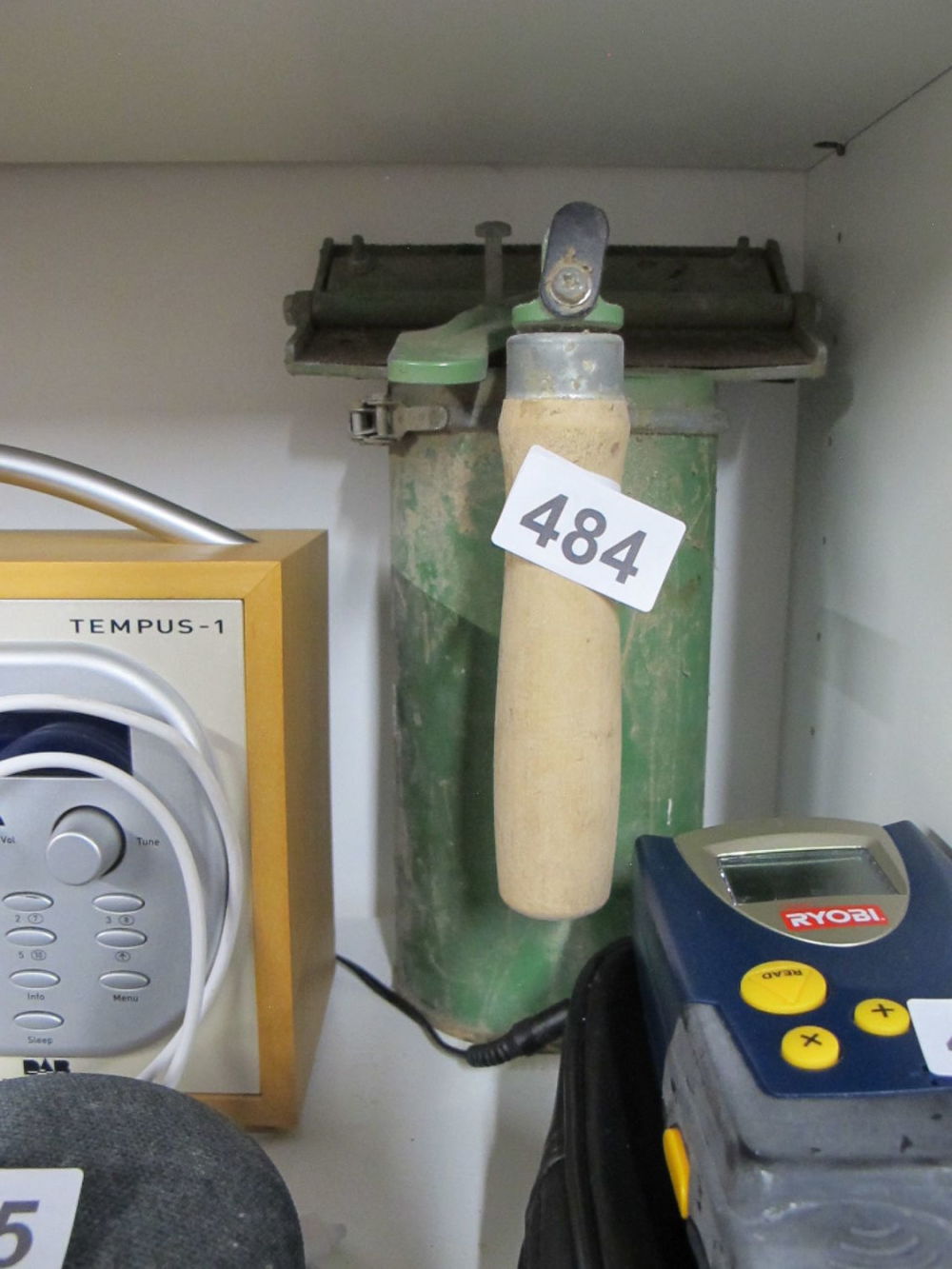 Lot 484: carpet layers tool
