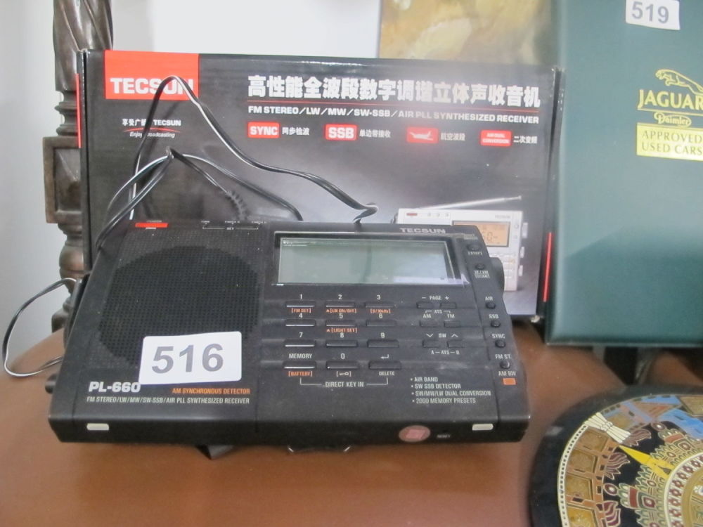 Lot 516: Radio