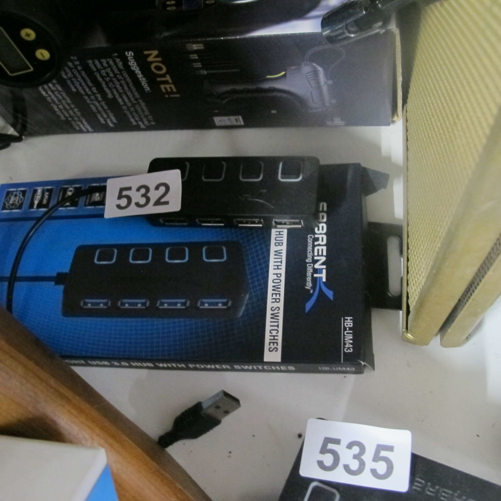 Lot 532: usb hub