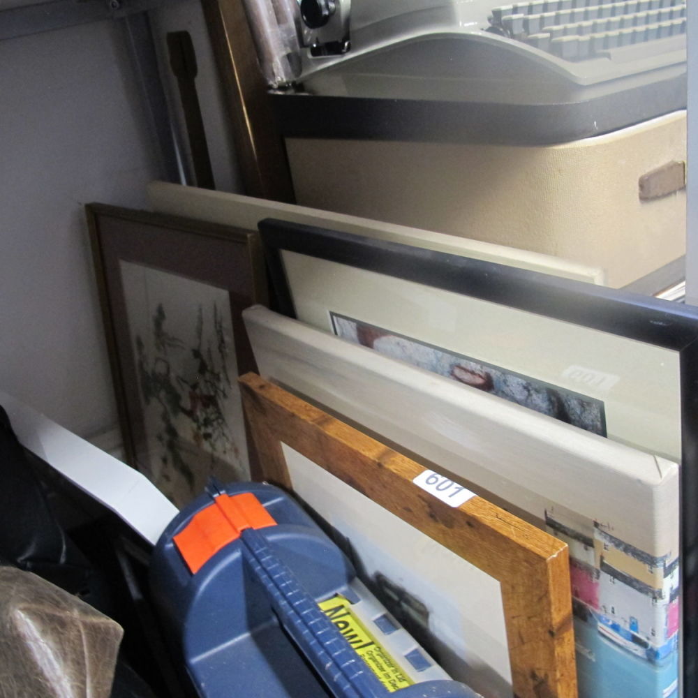 Lot 601: qty of pictures