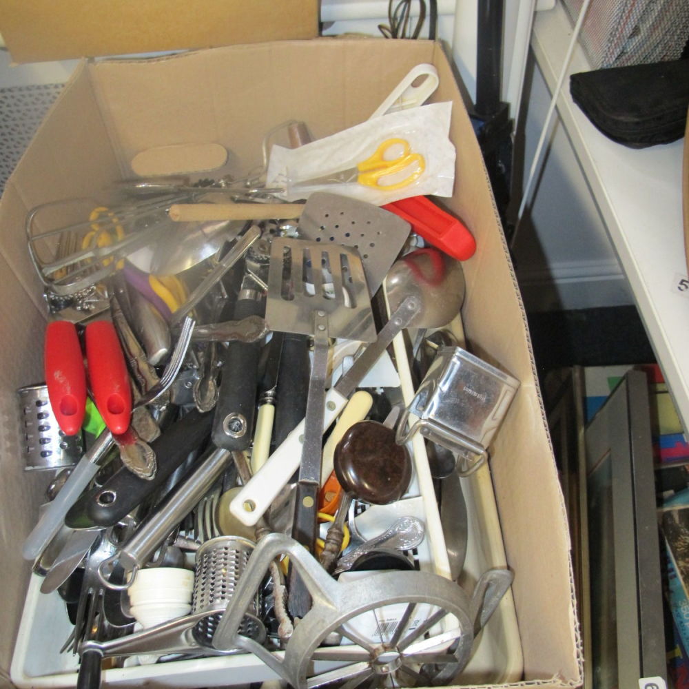 Lot 616: kitchenalia