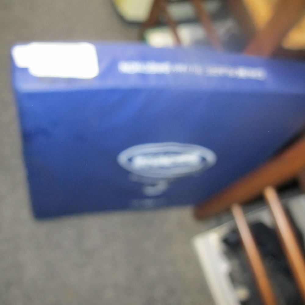 Lot 684: blue blob