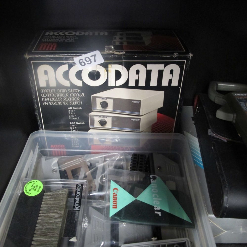 Lot 697: manual data switch