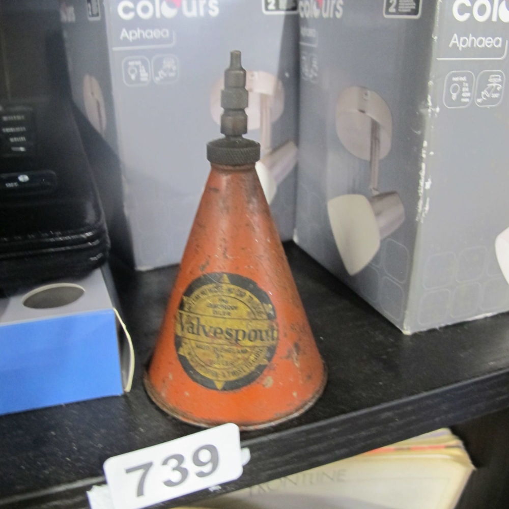 Lot 739: vintage valve spout oiler