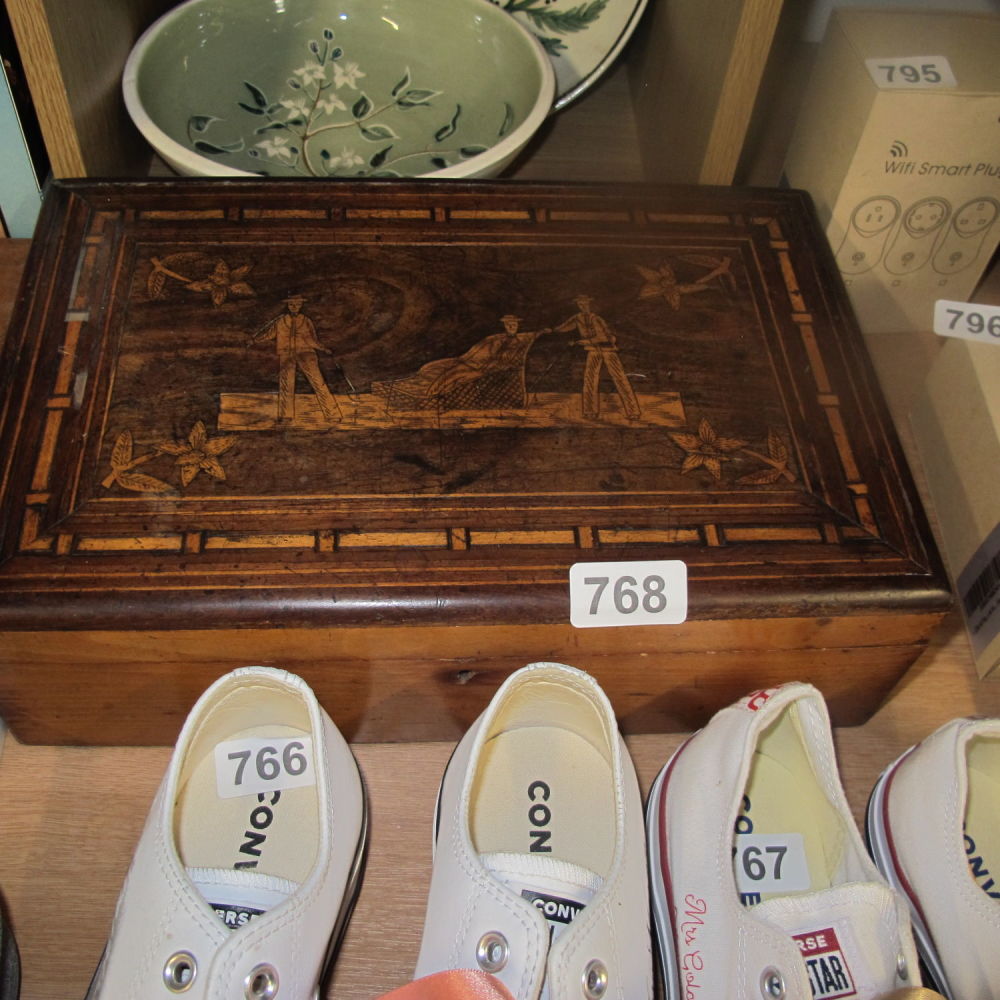 Lot 768: Oriental box