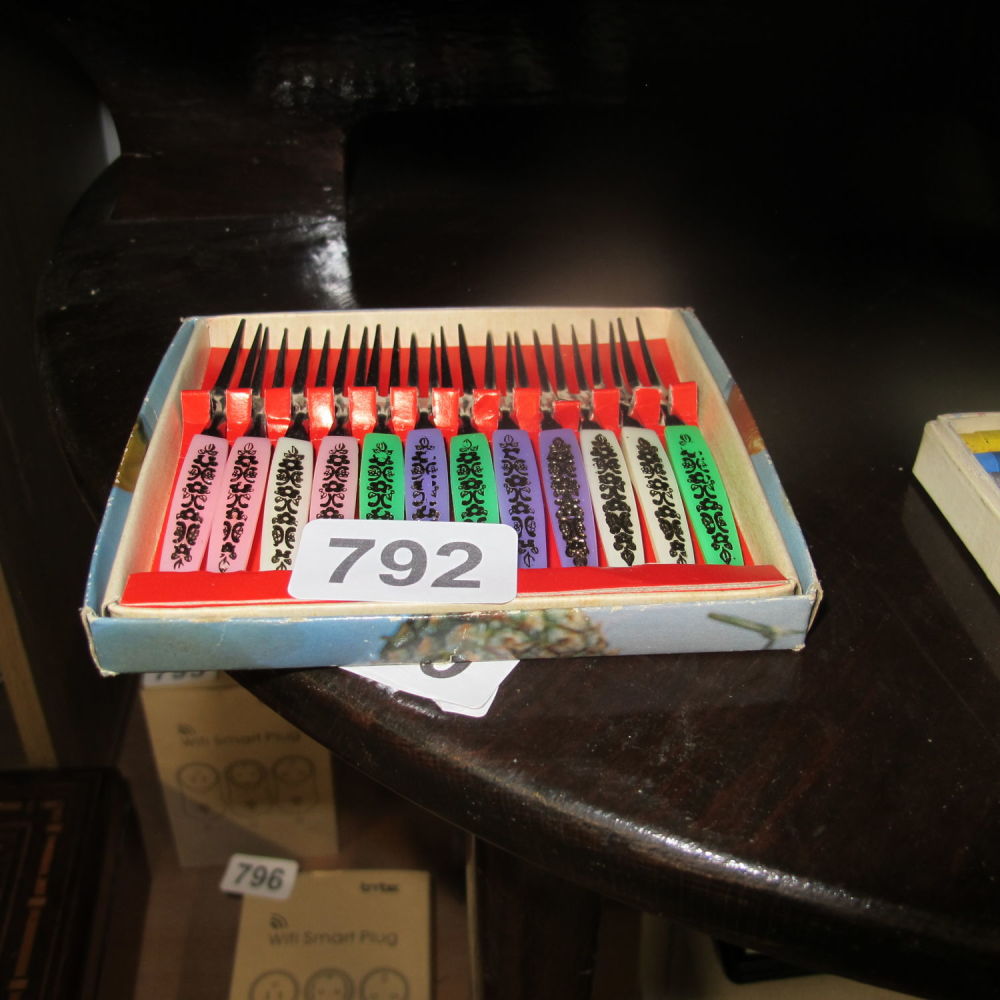 Lot 792: Pickle forks